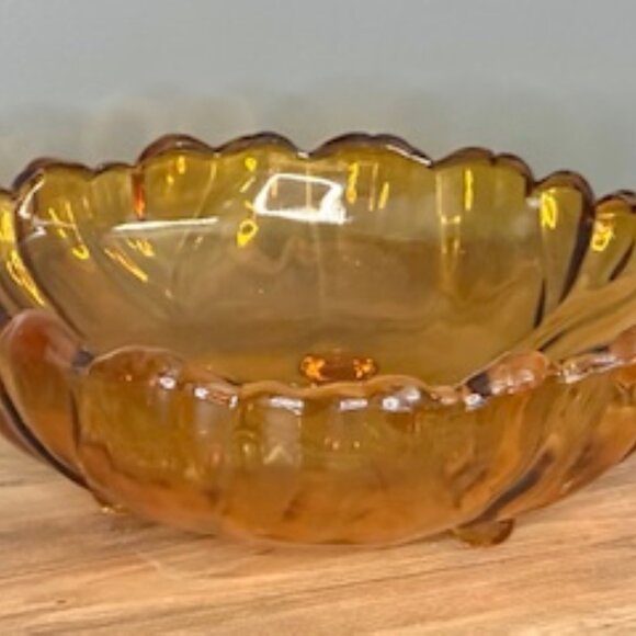 Vintage Amber Glass Serving Bowl – Scalloped Edge Sunburst Pattern Retro Dining - Picture 2 of 3